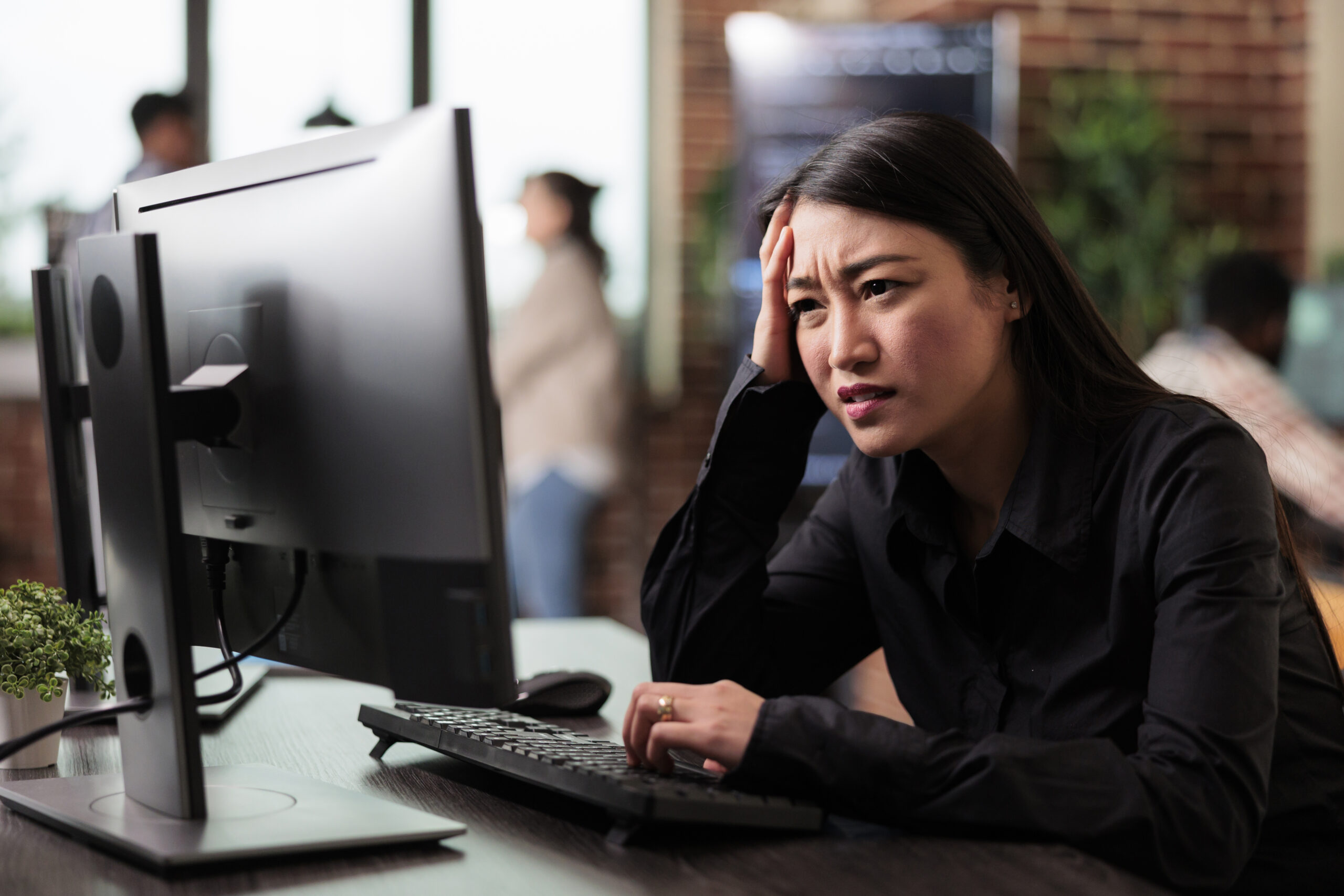 woman frustrated with her dynamics 365 and in need of support